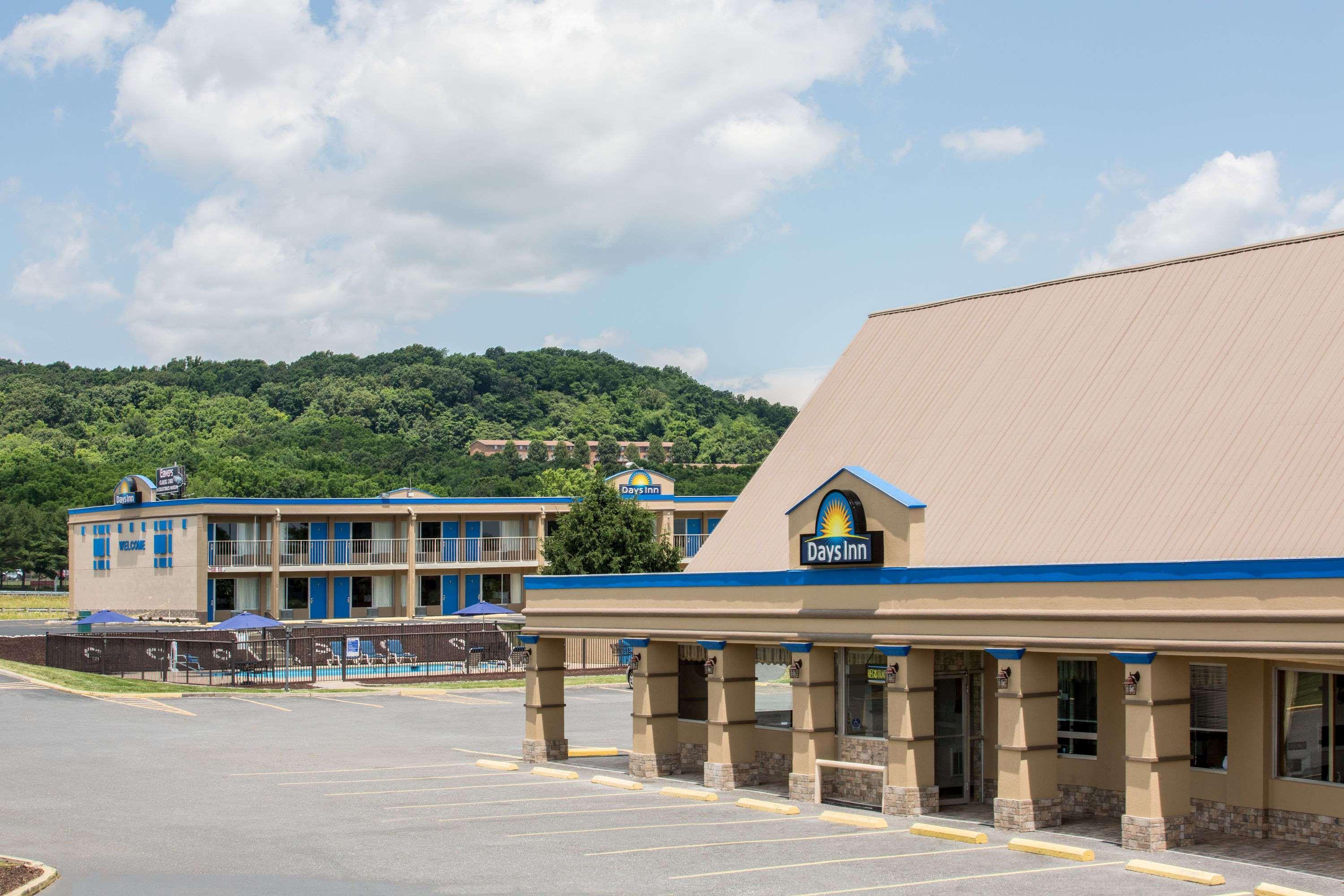 Days Inn By Wyndham Staunton Zewnętrze zdjęcie