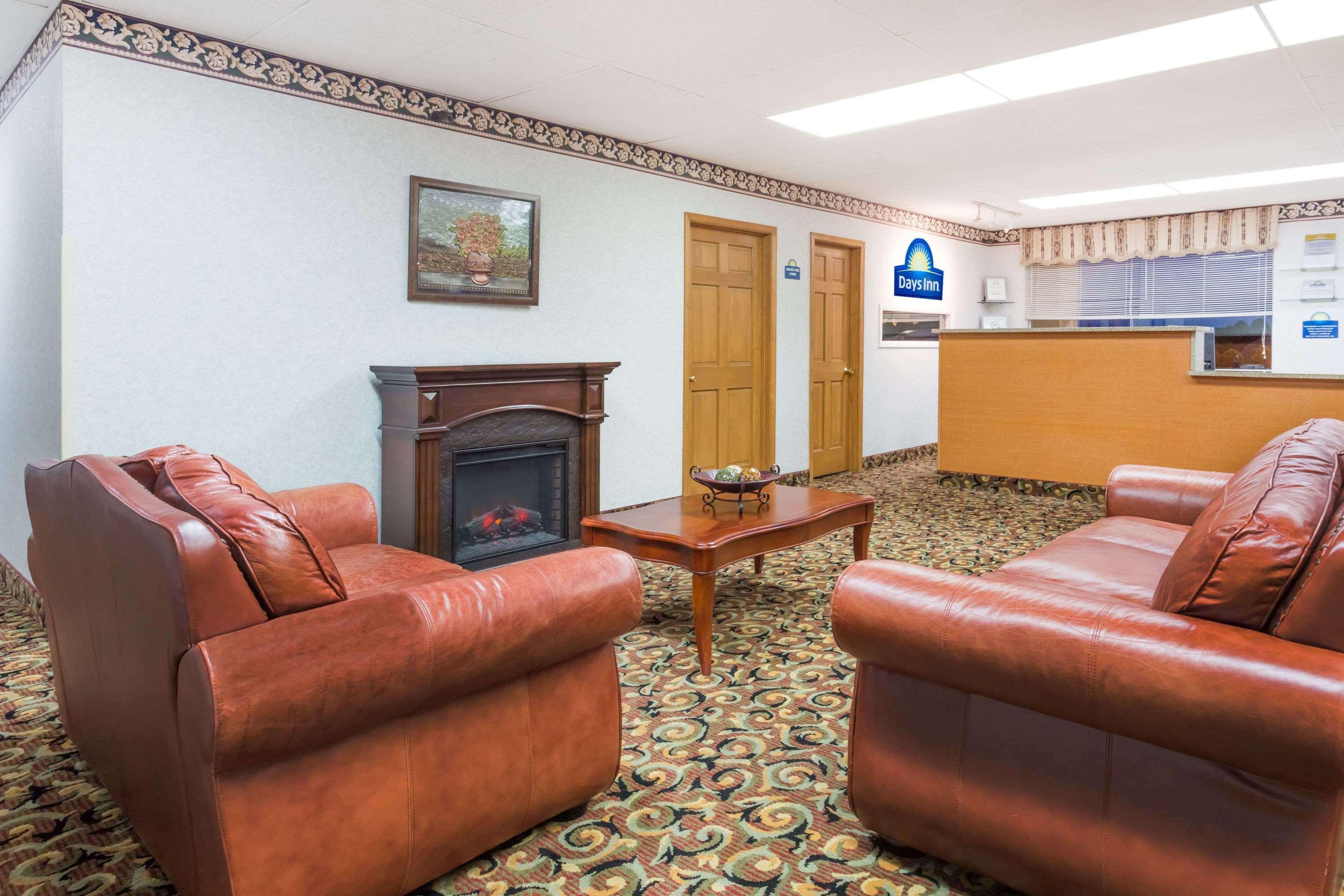 Days Inn By Wyndham Staunton Zewnętrze zdjęcie