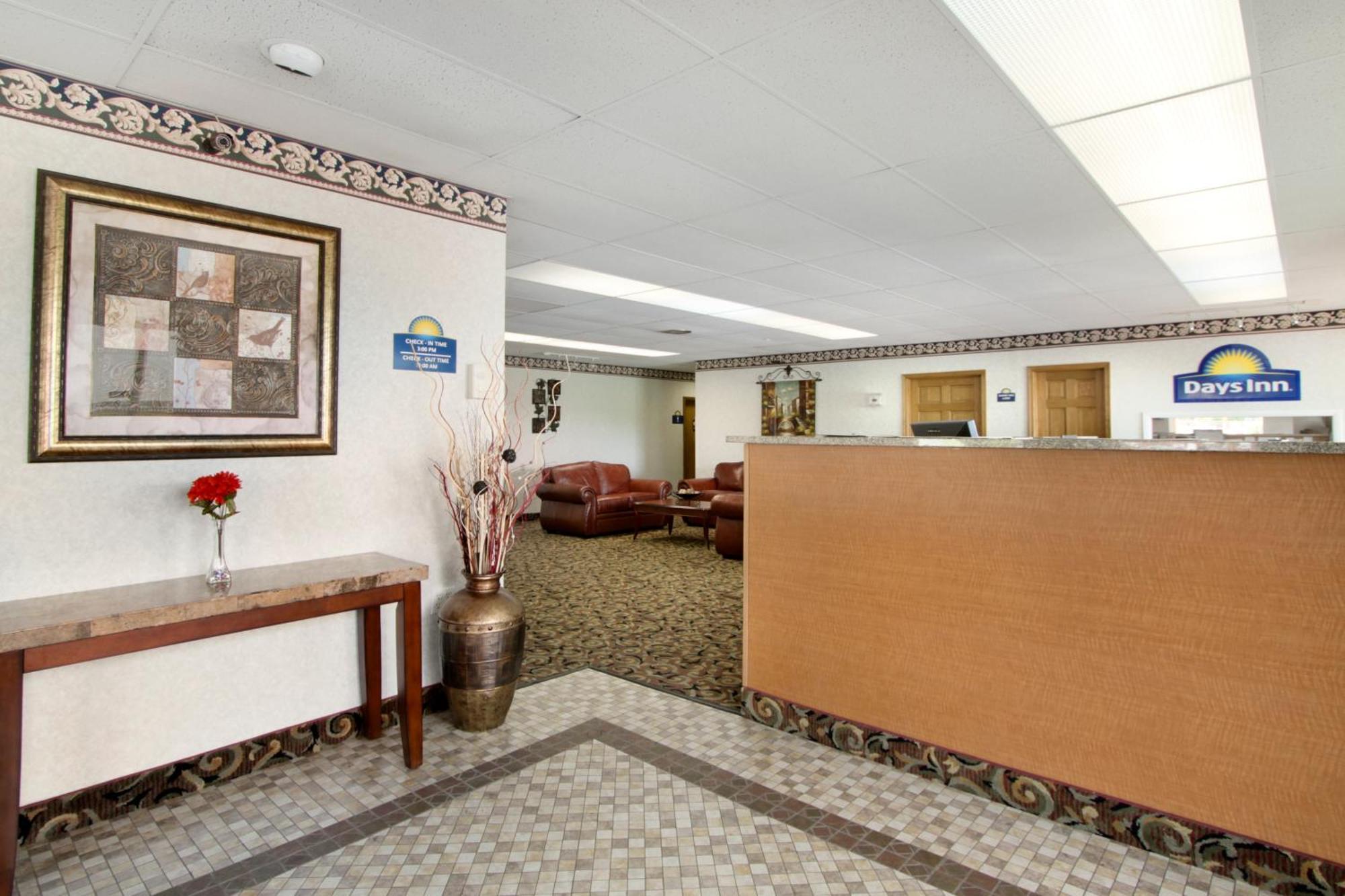 Days Inn By Wyndham Staunton Zewnętrze zdjęcie